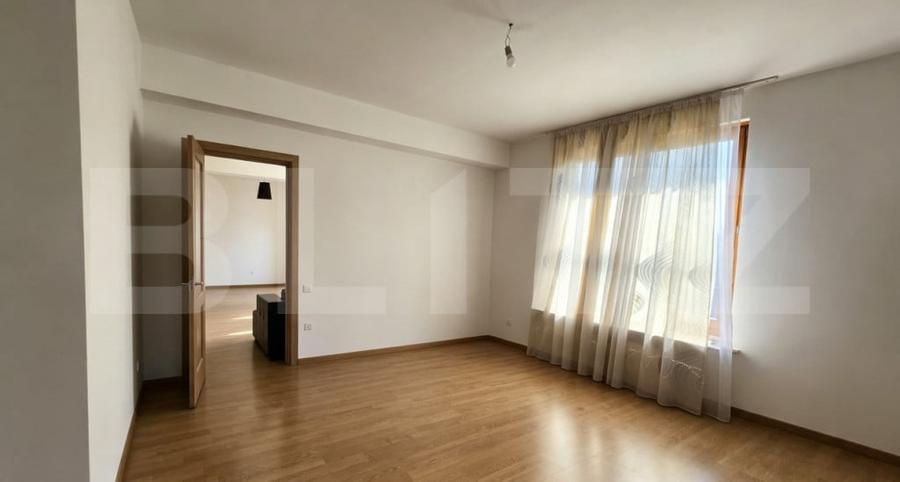 Apartament cu 3 camere, 80 mp, 3.000 mp teren, zona Reghin - 6