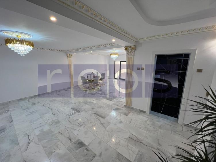 Casă individuală cu 7 camere cu Canalizare în Vitan Mall