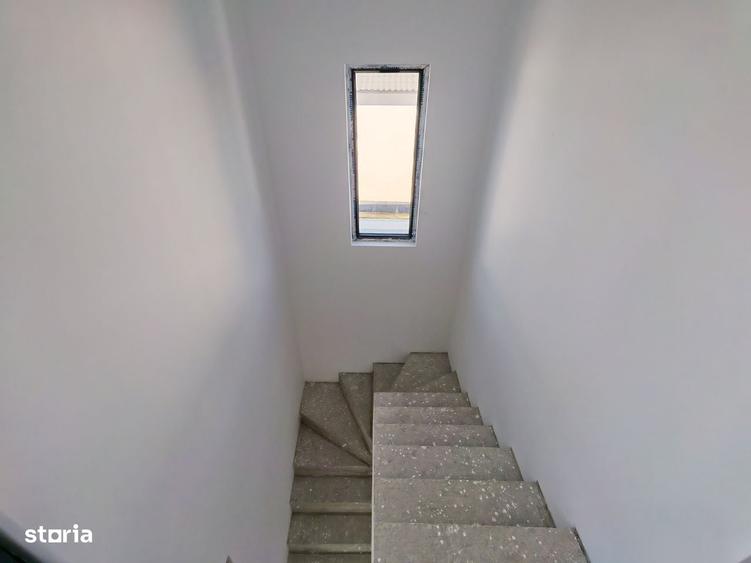 Casă cu 4 camere în Lumina