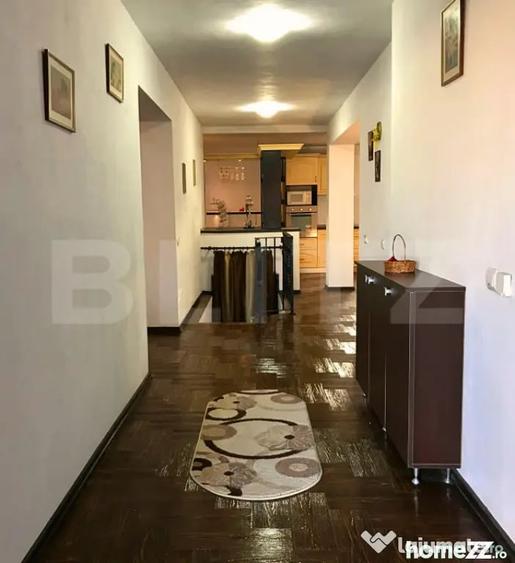 Casă cu 8 camere cu Teren 1038 Mp în Central