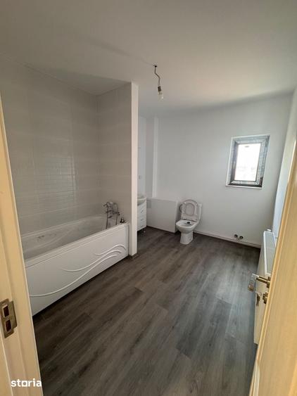 Apartament cu 4 camere în Otopeni