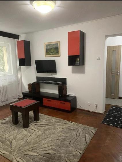 Apartament cu 2 camere semidecomandat în Jiului