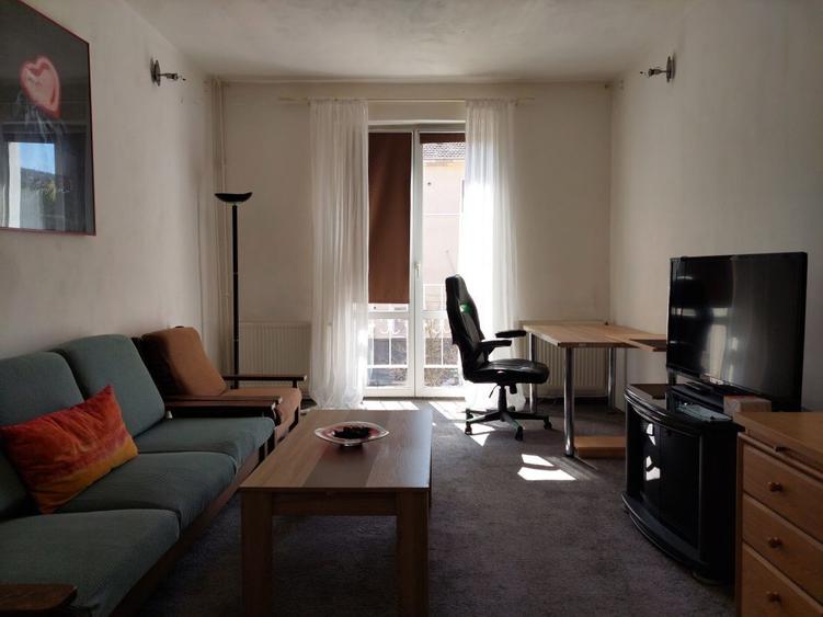 Apartament cu 3 camere semidecomandat în Central