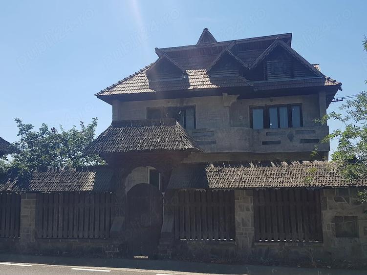 Casă cu 10 camere cu Teren 10 Mp în Central