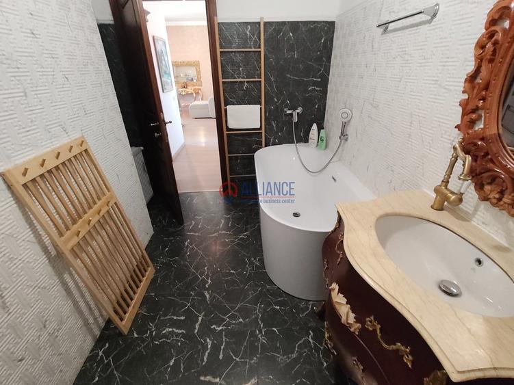 Apartament cu 2 camere decomandat în Peninsula