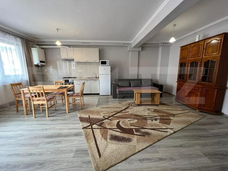 Apartament cu 2 camere semidecomandat, mobilat în Florești