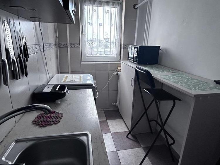 Apartament cu 2 camere decomandat, mobilat în Tei
