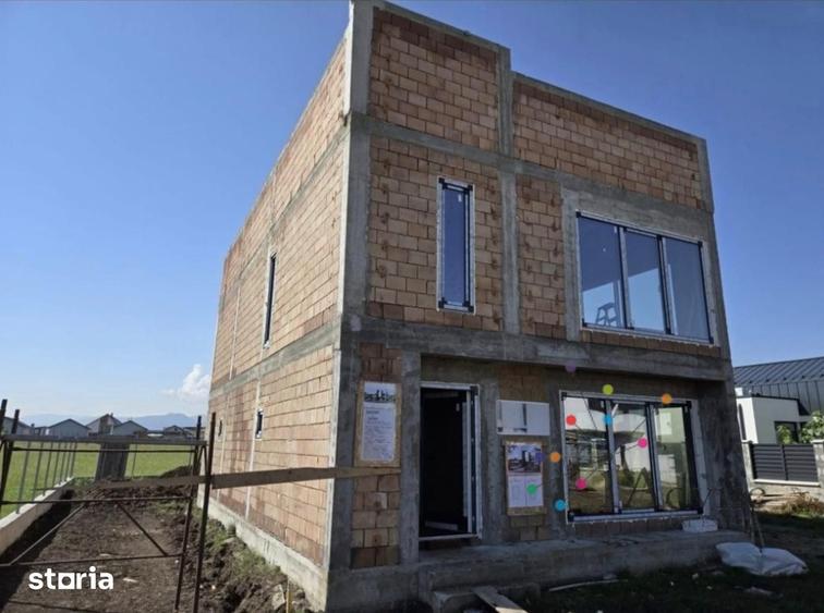 Casă cu 4 camere cu Teren 500 Mp în Central
