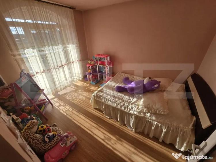 Casă cu 8 camere cu Teren 750 Mp în Micești