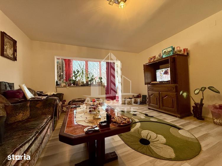 Apartament cu 3 camere decomandat în Lunei
