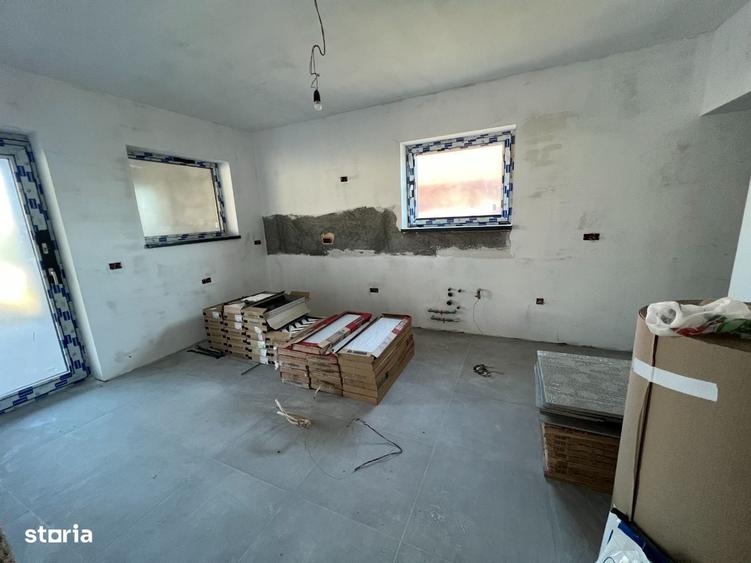 Casă cu 4 camere în Mărăcineni