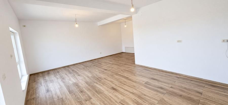 Duplex cu 3 camere cu Canalizare în Moșnița Nouă
