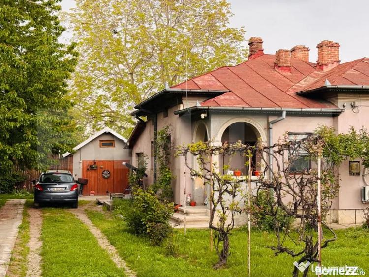 Casă cu 4 camere cu Teren 2700 Mp în Central
