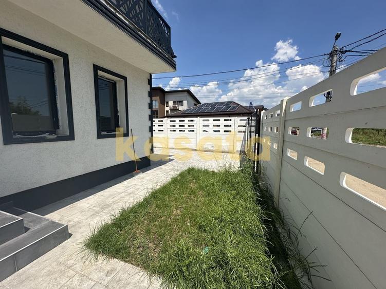 Casă individuală cu 3 camere cu Canalizare în Est