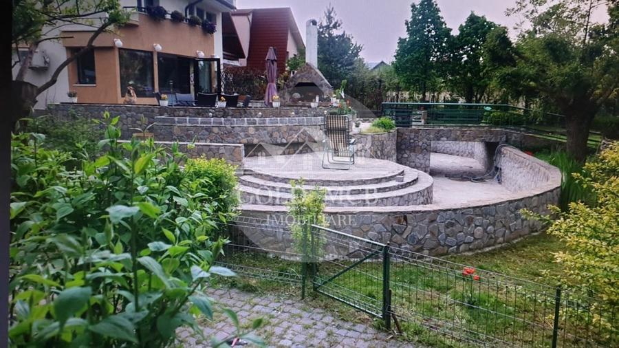 Casă individuală cu 7 camere cu Piscina în Săftica