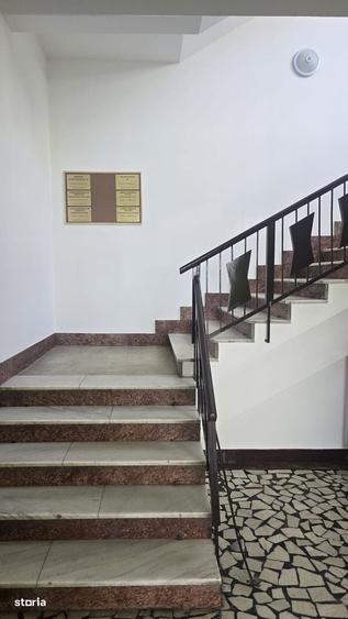 Spațiu comercial, de 1,000 mp, în Central