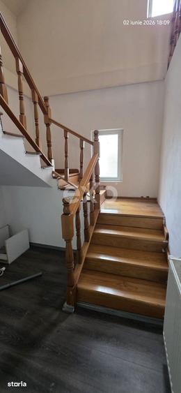 Casă cu 8 camere cu Teren 577 Mp în Aninoasa