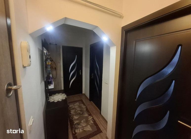 Apartament cu 3 camere semidecomandat în Metalurgie