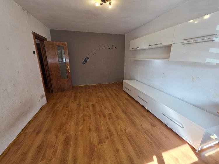 Apartament cu 2 camere decomandat în Titan