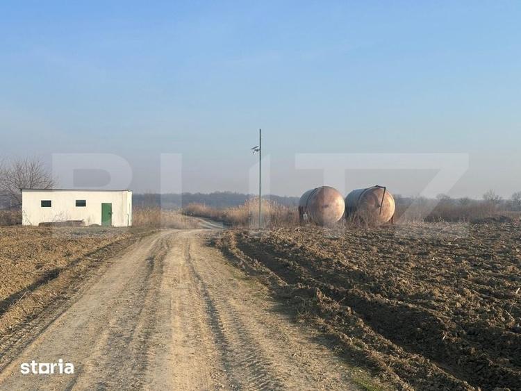 Teren de 405000 mp, în Ivești