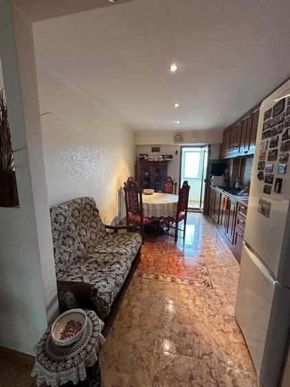 Apartament cu 3 camere decomandat în Orizont