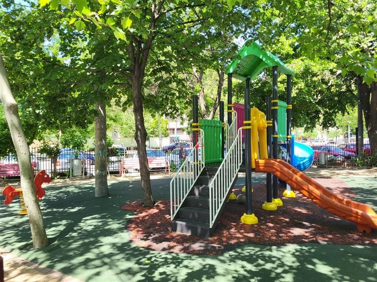 Apartament cu 3 camere semidecomandat în Titan