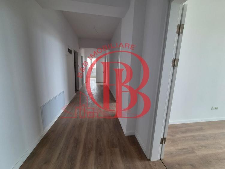 Apartament cu 5 camere semidecomandat în Titan