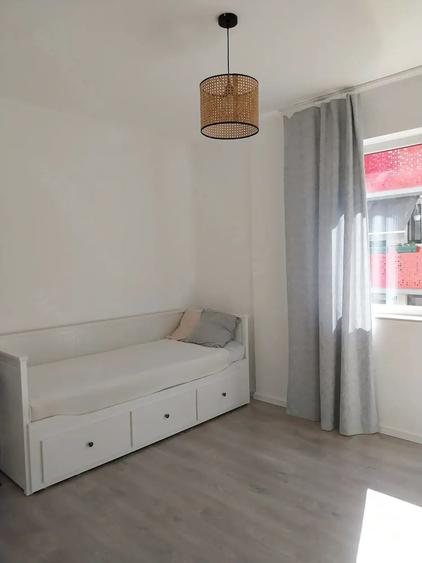 Apartament cu 3 camere decomandat, mobilat în Florești