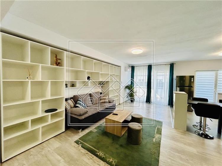 Apartament cu 4 camere nedecomandat în Piața Cluj