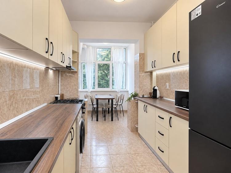 Apartament cu 3 camere semidecomandat, mobilat în Ferdinand
