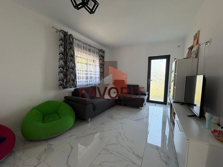 Duplex cu 3 camere cu Canalizare în Sânmihaiu Român