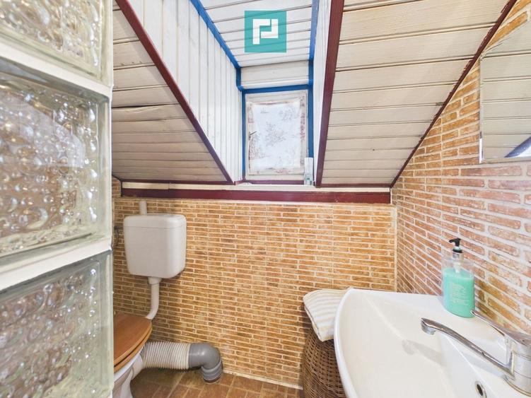 Casă individuală cu 6 camere cu Canalizare în Cantemir