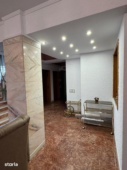 Casă cu 5 camere cu Teren 89 Mp în Străulești