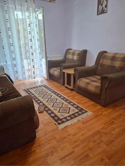 Apartament cu 2 camere semidecomandat în Fetești-Gară