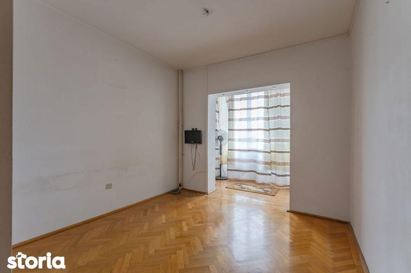 Apartament cu 5 camere decomandat, mobilat în Hărmanului