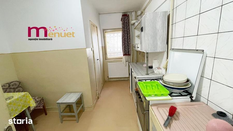 Apartament cu 4 camere decomandat în E3