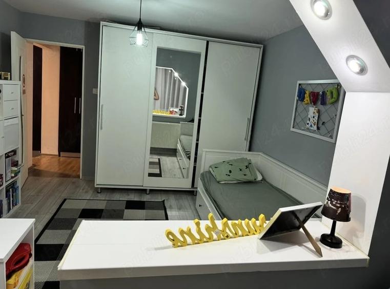 Apartament cu 3 camere decomandat în Aradului