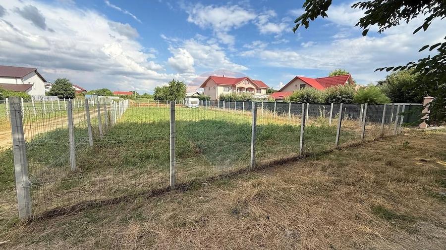 Teren de 580 mp, în Golești