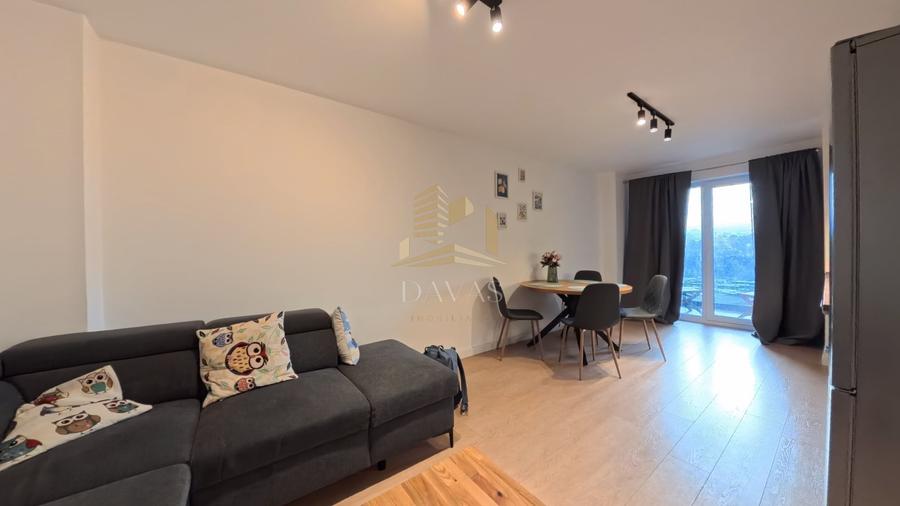 Apartament cu 3 camere semidecomandat, mobilat în Sopor