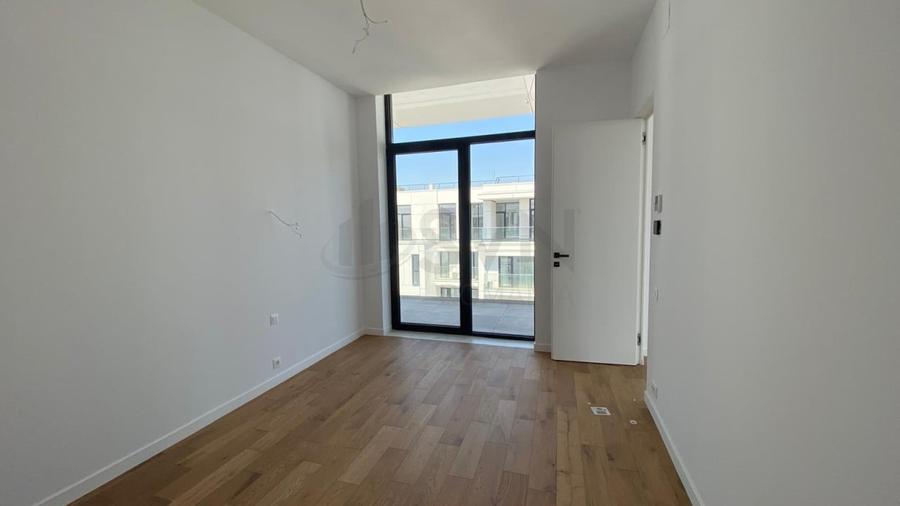 Penthouse cu 4 camere semidecomandat în Cotroceni