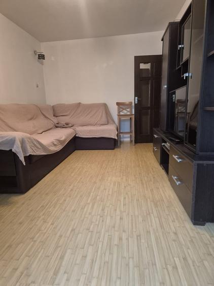 Apartament cu 3 camere decomandat în Ștefan cel Mare