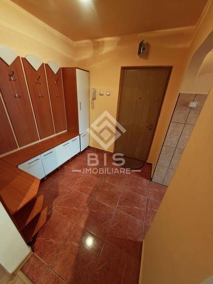 Apartament cu 4 camere semidecomandat în Central