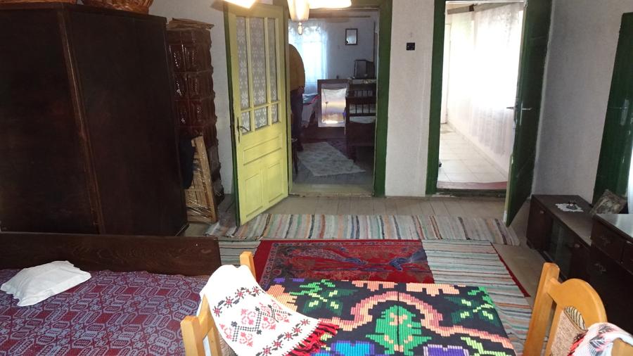 Casă cu 2 camere cu Teren 2245 Mp în Brănișca