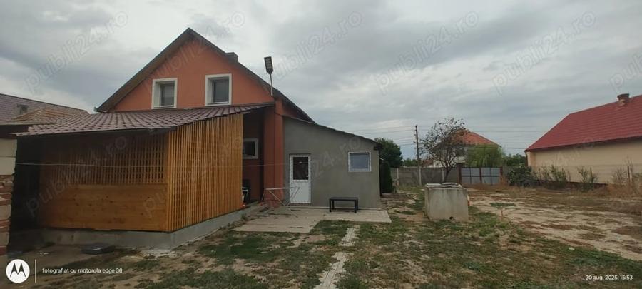 Casă cu 5 camere cu Teren 1400 Mp în Jebel