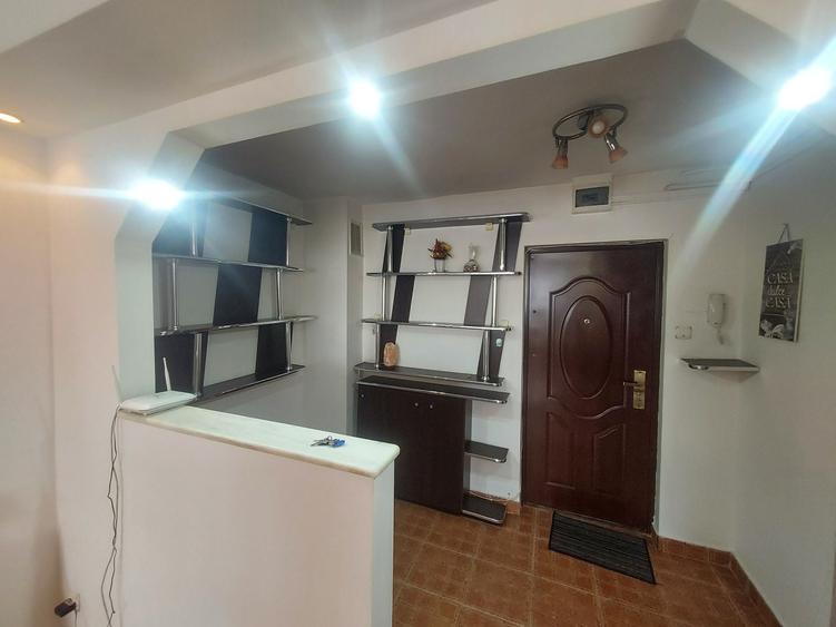 Apartament cu 2 camere semidecomandat în Horea