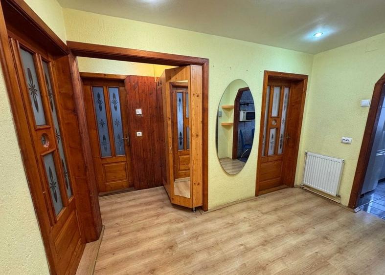 Apartament cu 3 camere, mobilat în Valea Aurie