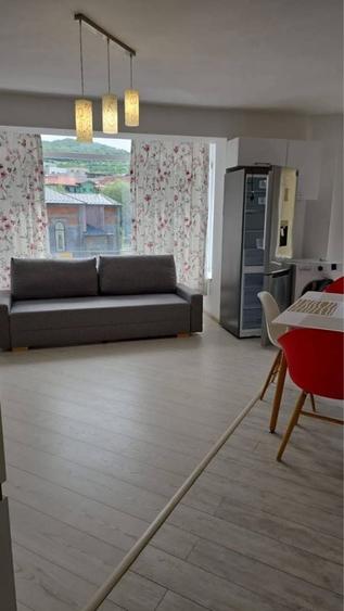 Apartament cu 3 camere decomandat în Florești