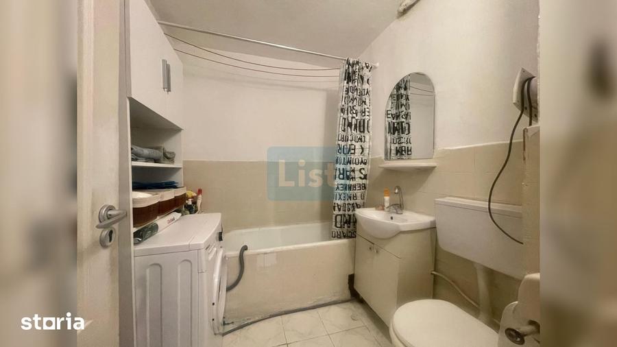 Apartament cu 3 camere semidecomandat în Micro IV