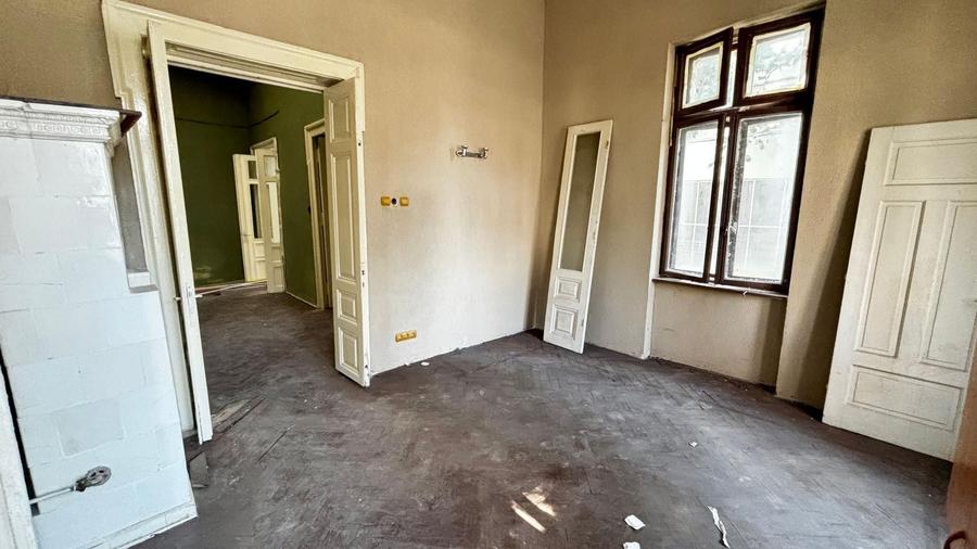 Casă individuală cu 5 camere cu Canalizare în Central