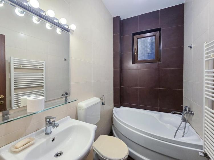 Casă cu 7 camere cu Teren 500 Mp în Unirii